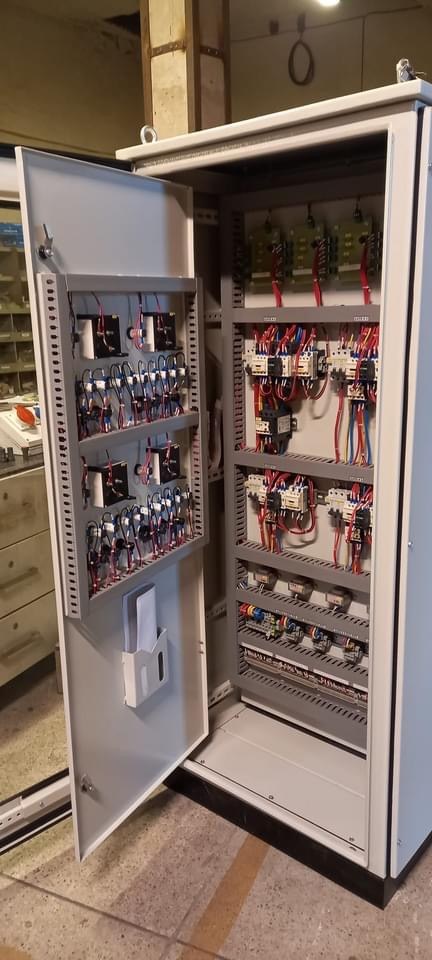 Internal wiring and operator controls